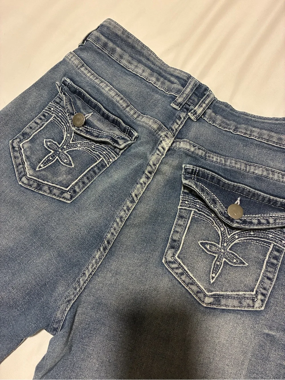 Women’s Above the knees Washed Blue Denim Shorts with Design pockets